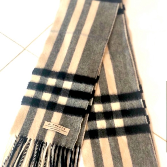 Burberry Cashmere Scarf Shawl Scotland Made! - Picture 2 of 6